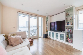 Cosy 2-Bed Poplar Flat w/ City Views